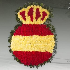 Escudo con bandera española en flores para funeral Madrid